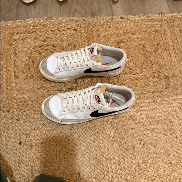 Nike Blazer Platform Sneaker - Women's - Picture 2 of 8